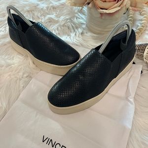 ❤️VINCE Warren Navy leather platform croc sneakers Womens size 7/EU37.5 EUC